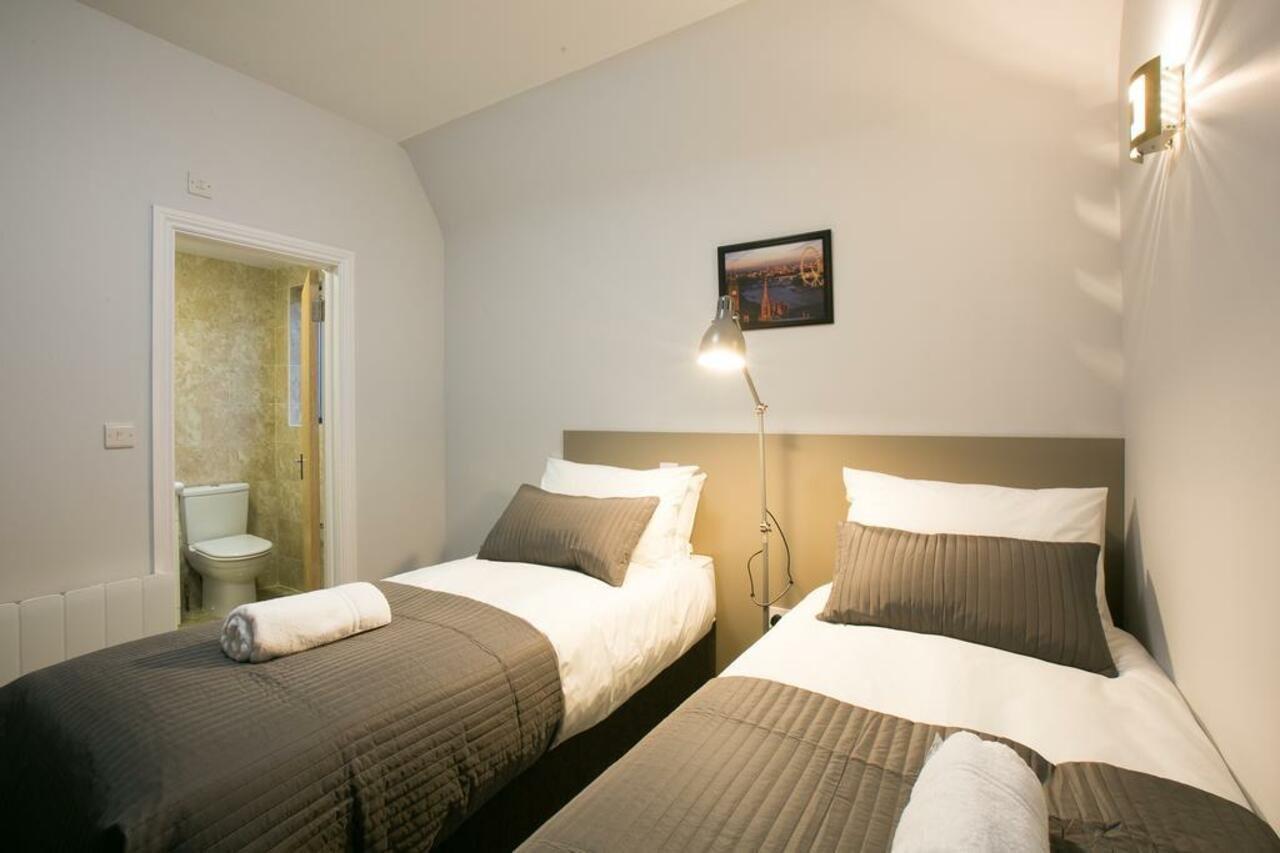 Belvilla Ilford Hill Hotel London ภายนอก รูปภาพ