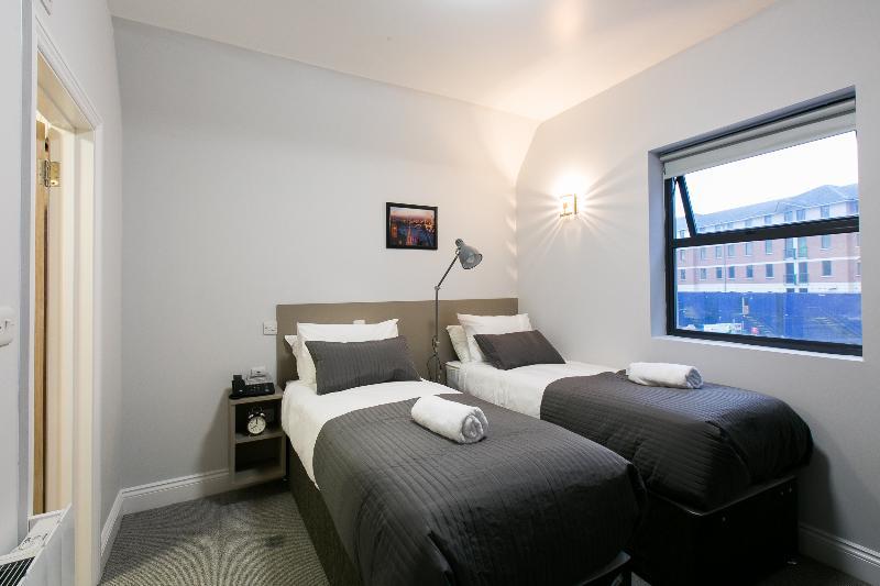 Belvilla Ilford Hill Hotel London ภายนอก รูปภาพ