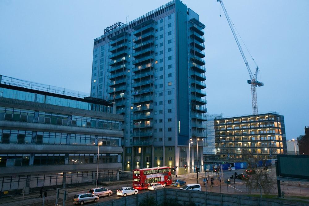 Belvilla Ilford Hill Hotel London ภายนอก รูปภาพ